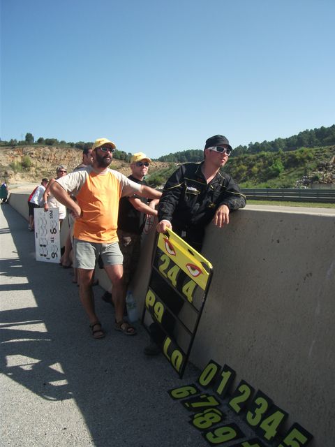 Arnaud et dave l'attaque en bord de piste du circuit d'ales lors du week end coupe de france promosport 100 en 2011