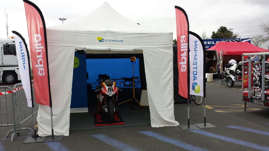 Stand sur la paddock du circuit du mans lors european bikes avril 2014