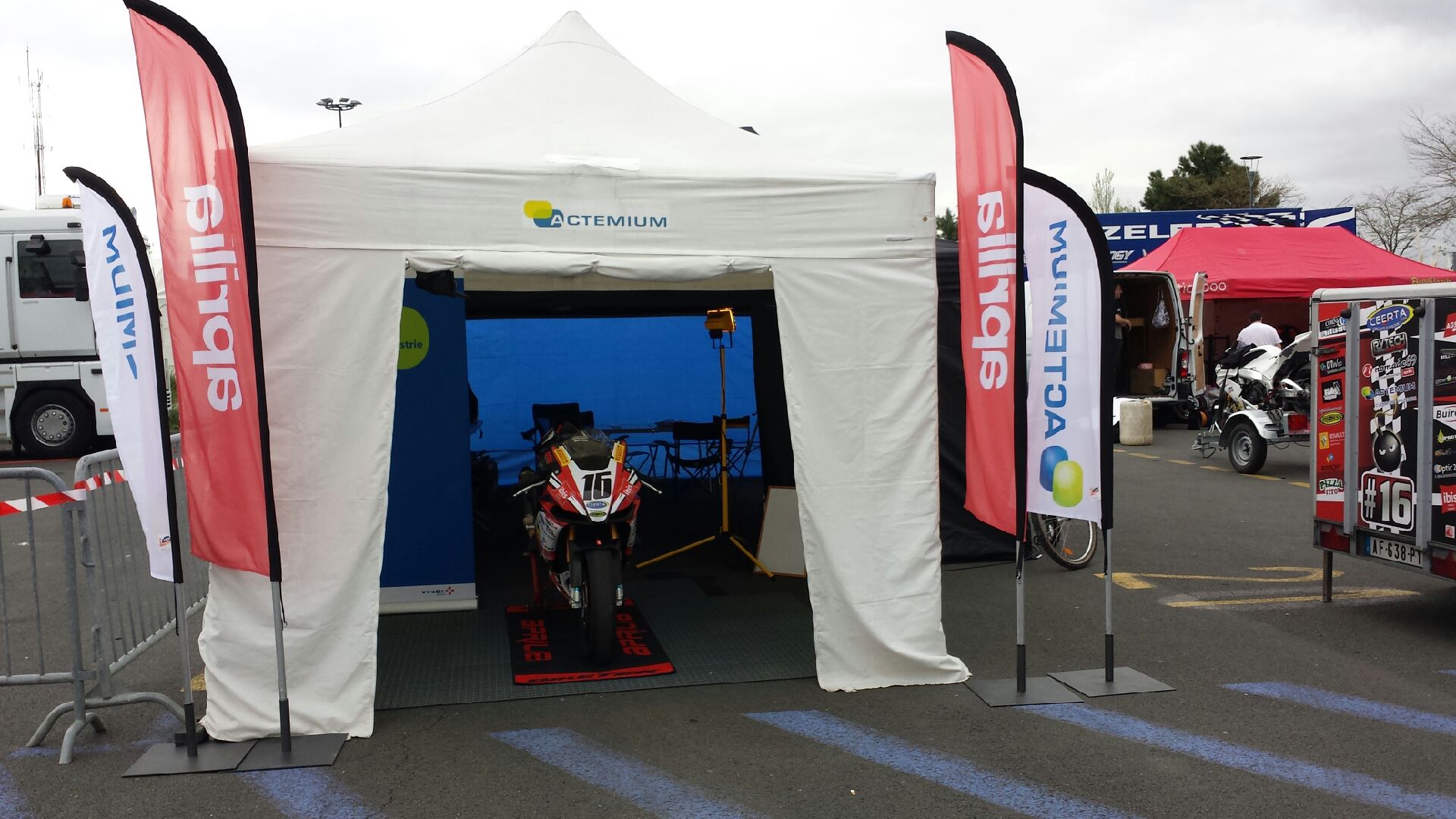 Stand sur la paddock du circuit du mans lors european bikes avril 2014