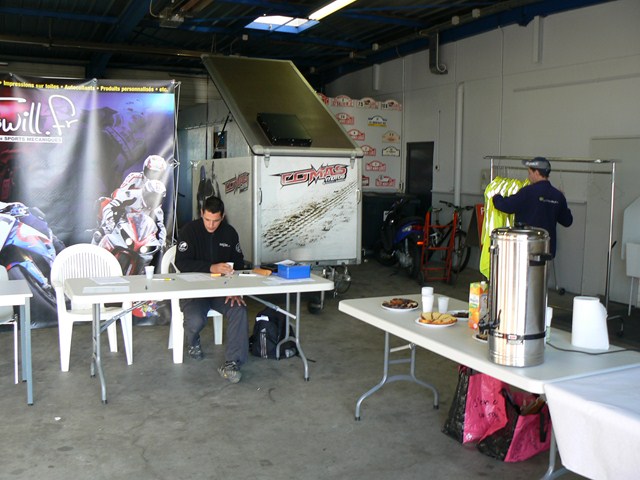 roulage motos issoire stand 16 septembre 2012 volkanik endurance