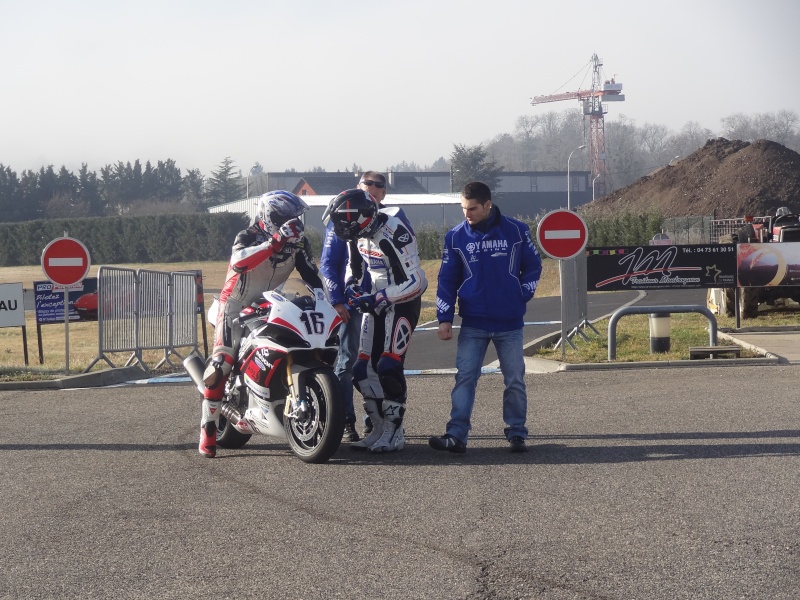 sergio nangeroni en discussion avec un pilote du team viltais.