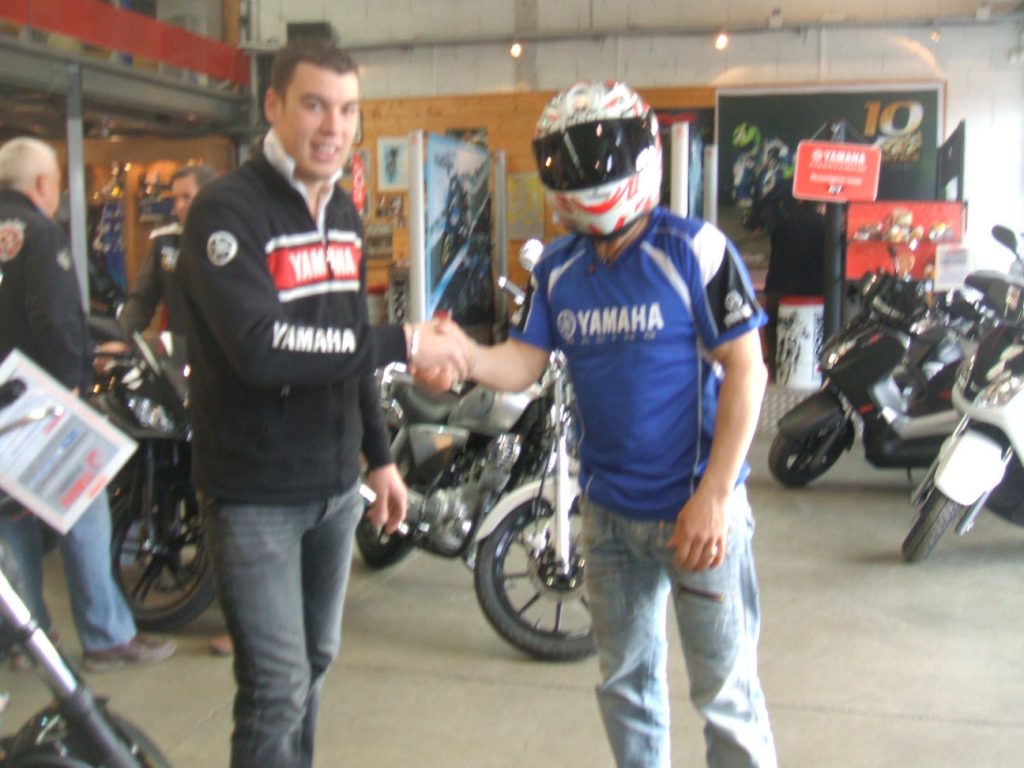 Alexis et sergio en plein nego, sur la fameuse yamaha R1