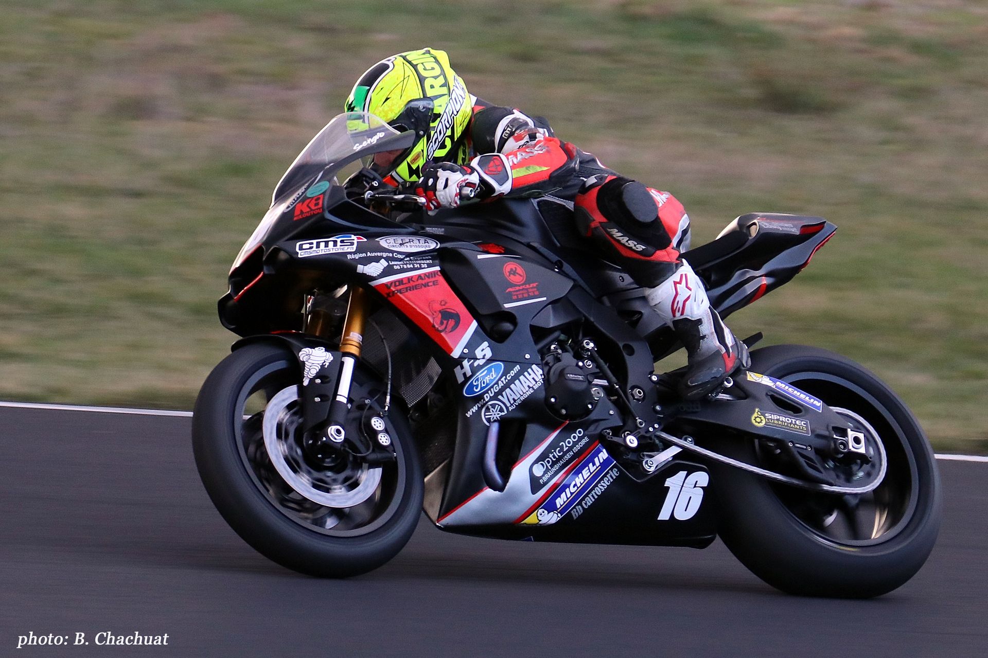 Sergio nangeroni sur le circuit d'issoire lors du salon sports mécanique sur la geisha 2019