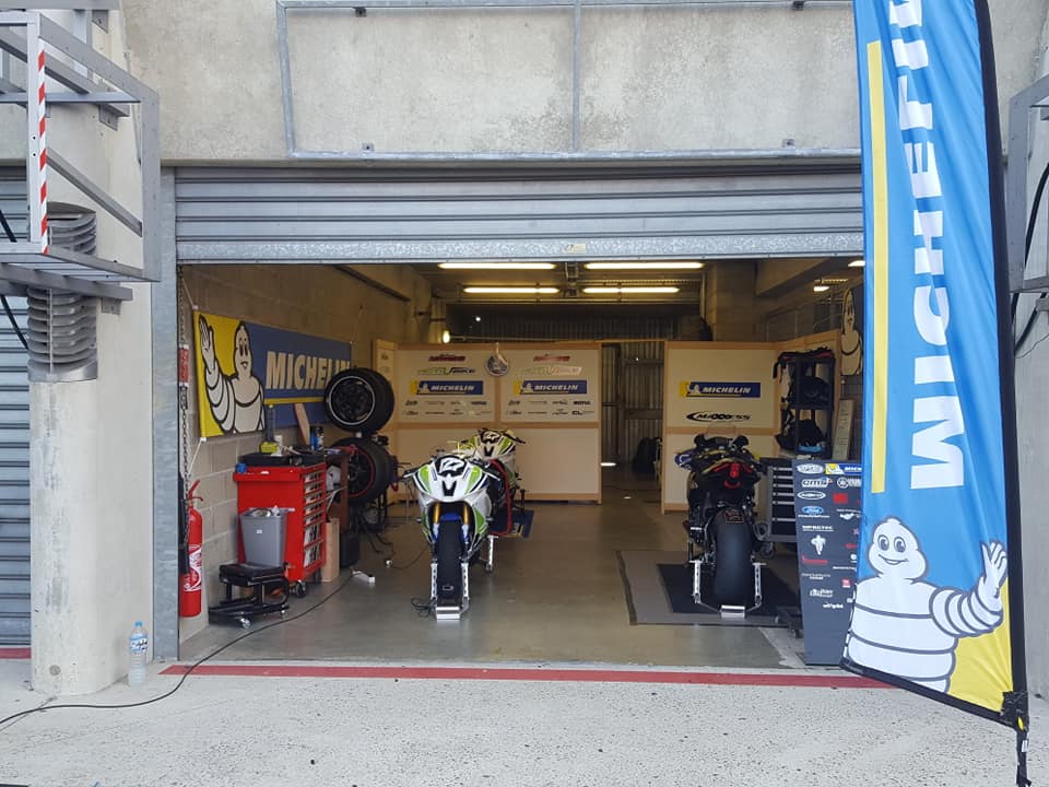 Circuit bugatti le mans box 9 lors fsbk 2019 , michelin