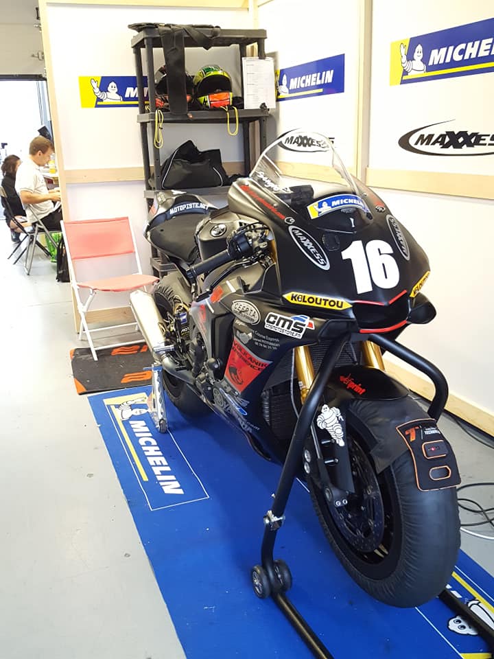 yamaha R1 Gesiha stand circuit nevesra magny-cours